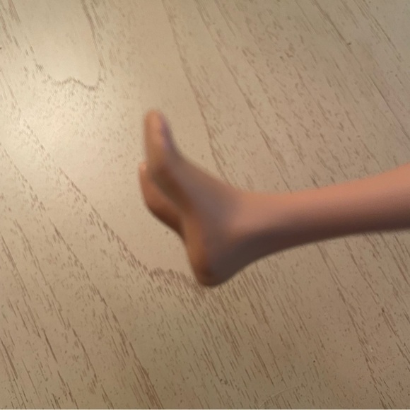 1999 Mattel Barbie Doll Flat Big Feet Blonde Hair sunglasses & earrings jointed - Picture 8 of 9